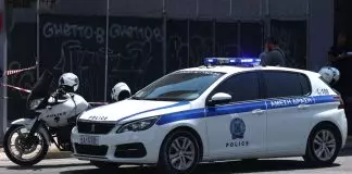 Θεσσαλονίκη: 32χρονος επιτέθηκε με τσιμεντόλιθους σε αστυνομικούς που πήγαν για έλεγχο επειδή είχε «τέρμα» τα ηχεία στο αμάξι