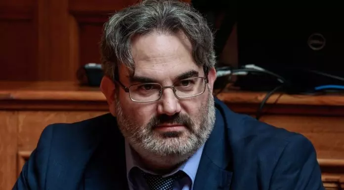 Αγραφιώτης: «Παραιτήθηκε για προσωπικούς λόγους»… το νέο εθνικό απορρυπαντικό