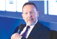 «Τρῦπα» στό ἀσφαλιστικό σύστημα βλέπει ὁ Διοικητής τῆς Τραπέζης τῆς Ἑλλάδος