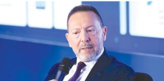 «Τρῦπα» στό ἀσφαλιστικό σύστημα βλέπει ὁ Διοικητής τῆς Τραπέζης τῆς Ἑλλάδος