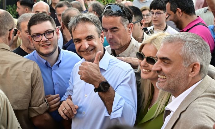 Μετά από 7 χρόνια διακυβέρνησης, συνεχίζει να αναφέρεται σε πόλεμο με το “βαθύ κράτος” και υποσχέσεις για βελτίωση στα οικονομικά των πολιτών