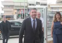 Μεγαλώνει η απόσταση από Τσίπρα, αλλά «καθαρά τρίτο» το ΠΑΣΟΚ