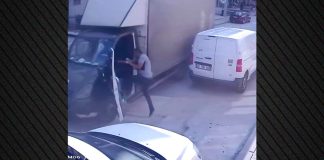 Φούρναρης στην Άγκυρα σταματάει την τελευταία στιγμή φορτηγό που κυλούσε προς τα πίσω χωρίς χειρόφρενο – Δείτε βίντεο