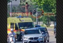 Ρόδος: Τουρίστας βγήκε ολόγυμνος στο δρόμο και ανέβηκε σε ασθενοφόρο του ΕΚΑΒ – Δείτε βίντεο