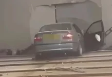Τροχαίο – σοκ στην Αγγλία: BMW «πέταξε» μέσα σε αίθουσα μπόουλινγκ και διέλυσε 16 διαδρόμους