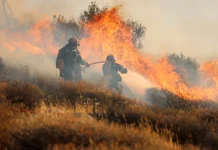 Συναγερμός για φωτιά στο Κορωπί – Καίει σε αγροτοδασική έκταση