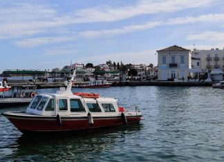 Σπέτσες: Πλοίαρχος σε αμόκ έσπαγε το ίδιο του το πλοίο μέσα στο λιμάνι