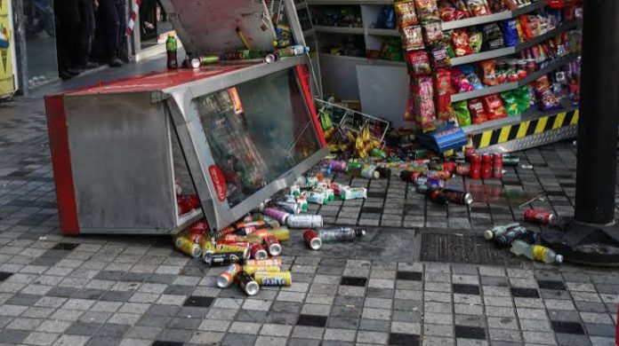 Ανήλικοι διέρρηξαν περίπτερο στη Θεσσαλονίκη και άρπαξαν… παγωτά