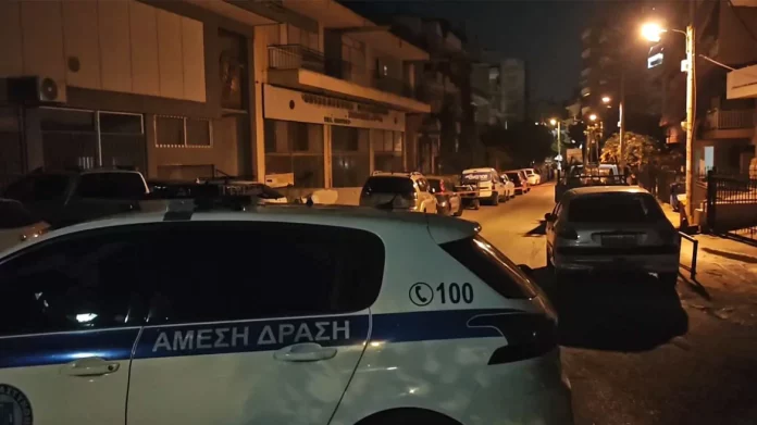Ένας νεκρός μετά από συμπλοκή 10 ατόμων στην Καλλιθέα, 14 προσαγωγές -(ΦΩΤΟ)