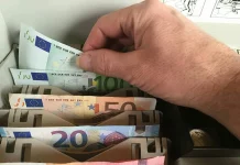 Κατασχέσεις: Τι αλλάζει στους λογαριασμούς, ποιοι κερδίζουν έως 4.200 ευρώ τον χρόνο – Όλα όσα πρέπει να γνωρίζετε για την αύξηση του ακατάσχετου