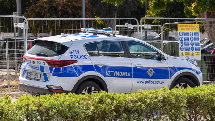 Σοκαριστικό έγκλημα στην Κύπρο: Αστυνομικός πυροβόλησε τη σύζυγό του και αυτοκτόνησε