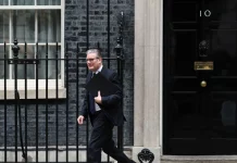 Observer: Έτοιμος να παραιτηθεί ο Στάρμερ, ακόμη και τη Δευτέρα οι ανακοινώσεις για την ομαλή διαδοχή