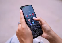 “Έπεσαν” Facebook και Messenger: Παγκόσμιο κρασάρισμα στις πλατφόρμες της Meta