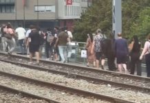 Χάος στο Παρίσι: Επιβάτες εγκλωβίστηκαν σε τρένα και περπάτησαν στις ράγες – Δείτε βίντεο