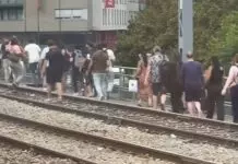 Χάος στο Παρίσι: Επιβάτες εγκλωβίστηκαν σε τρένα και περπάτησαν στις ράγες – Δείτε βίντεο