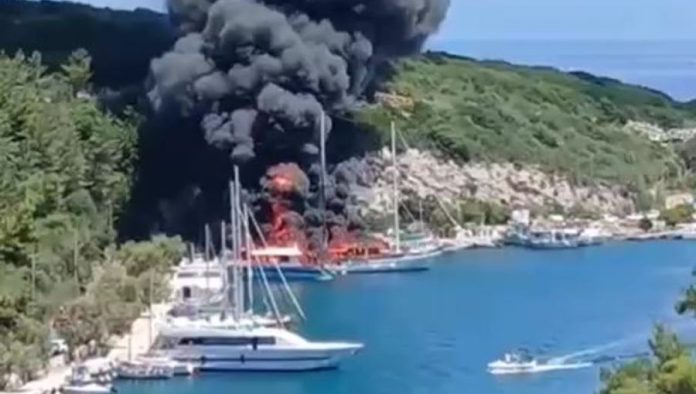 Παξοί: Στη μηχανή καταμαράν με 4 τουρίστες ξεκίνησε η μεγάλη φωτιά στα σκάφη