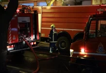 Φωτιά σε διαμέρισμα στην Χαλκίδα: Τρία άτομα μεταφέρθηκαν στο νοσοκομείο με αναπνευστικά προβλήματα – (VIDEO)