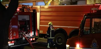 Φωτιά σε διαμέρισμα στην Χαλκίδα: Τρία άτομα μεταφέρθηκαν στο νοσοκομείο με αναπνευστικά προβλήματα – (VIDEO)