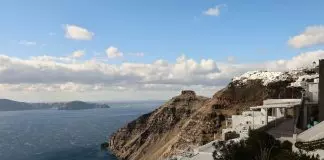 Σαντορίνη: Ακυρώθηκαν όλες οι αφίξεις κρουαζιερόπλοιων τη Δευτέρα λόγω αποχής των τουριστικών λεωφορείων