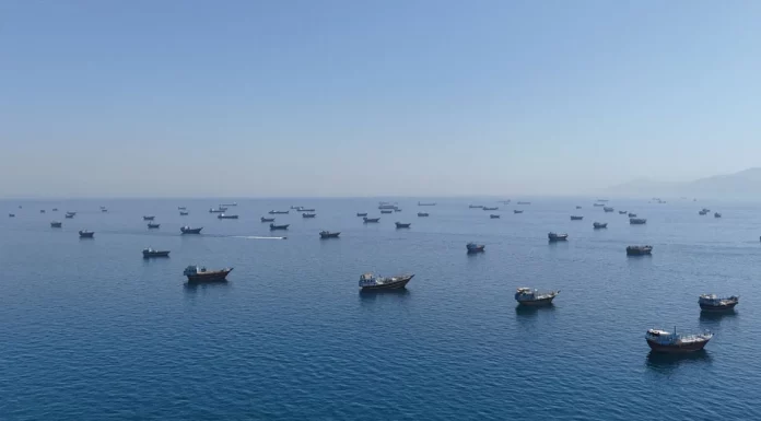 Βουτιά στη διέλευση εμπορικών πλοίων από τα Στενά του Ορμούζ, μόλις 12 το Σαββατοκύριακο Allianz: 1.150 εμπορικά πλοία εγκλωβισμένα στον Κόλπο παρά τη συμφωνία ΗΠΑ–Ιράν