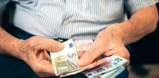 Συνταξιούχοι: Θα χάσουν λεφτά και το 2027