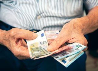 Συνταξιούχοι: Θα χάσουν λεφτά και το 2027