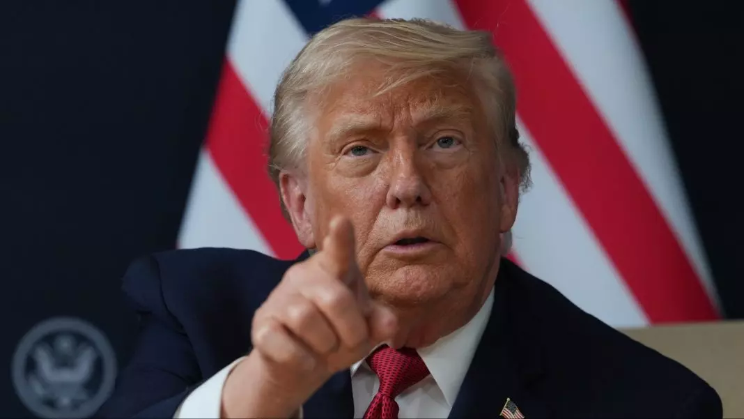 trump-deixnei-g7