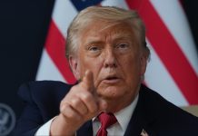 «Δεν θα προλάβετε καν να γυρίσετε στη γ@@@@@η χώρα σας»: Με απειλές Τραμπ συνεχίζονται οι συνομιλίες στην Ελβετία