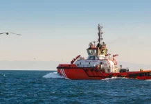 Επίθεση σε τουρκικό αλιευτικό κοντά στην Κριμαία, ένας νεκρός και τέσσερις τραυματίες, βίντεο