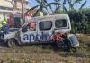 Αχαΐα: Βανάκι τυλίχθηκε στις φλόγες και κατέληξε «ακυβέρνητο» στις γραμμές του τρένου
