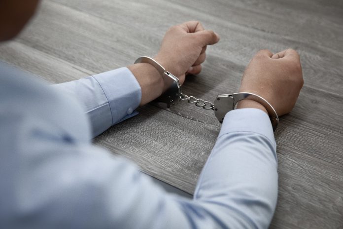 Iλίσια: Συνελήφθη 19χρονος για ναρκωτικά και όπλα – Πώς εντοπίστηκε