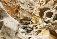 Αναφορές για εκρήξεις στη νήσο Κεσμ στο νότιο Ιράν, «πρόσχημα για τις ΗΠΑ η κατάρριψη Apache» λέει η Τεχεράνη