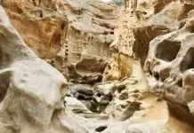 Αναφορές για εκρήξεις στη νήσο Κεσμ στο νότιο Ιράν, «πρόσχημα για τις ΗΠΑ η κατάρριψη Apache» λέει η Τεχεράνη
