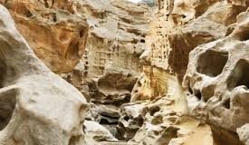 Αναφορές για εκρήξεις στη νήσο Κεσμ στο νότιο Ιράν, «πρόσχημα για τις ΗΠΑ η κατάρριψη Apache» λέει η Τεχεράνη