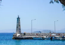 Άγριο περιστατικό στη Σαλαμίνα: Τέσσερις Τούρκοι ξυλοκόπησαν Ελληνίδα στο λιμάνι! Μπήκε σε καφετέρια για να σωθεί, ελεύθεροι οι δράστες