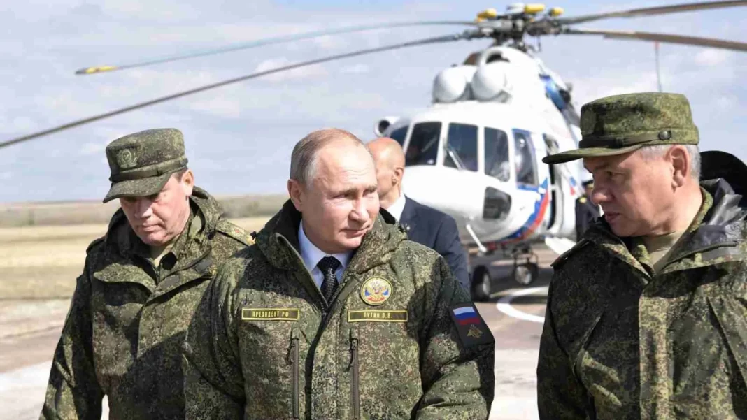 2019-09-20T090219Z_111664747_RC113DF1D930_RTRMADP_3_RUSSIA-DEFENCE-DRILLS-PUTIN-1-1-e1618232488388-3