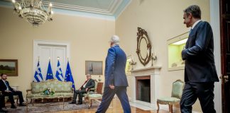 Η πιο μίζερη δεξίωση στην ιστορία της μεταπολίτευσης -Ούτε λέξη για την ποιότητα της Δημοκρατίας!