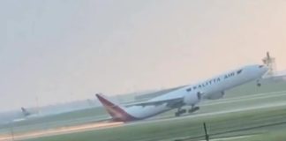 Σινσινάτι: Boeing 777… ξύνει τον διάδρομο, πετά σπίθες και ξανασηκώνεται στον αέρα – (VIDEO)