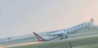 Σινσινάτι: Boeing 777… ξύνει τον διάδρομο, πετά σπίθες και ξανασηκώνεται στον αέρα – (VIDEO)