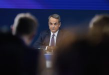 Μέτρο – έκπληξη για την μεσαία τάξη αναζητά το Μαξίμου: Αλλαγές στο επίδομα 300 ευρώ, «αγκάθι» οι ελεύθεροι επαγγελματίες