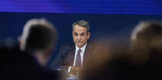 Μέτρο – έκπληξη για την μεσαία τάξη αναζητά το Μαξίμου: Αλλαγές στο επίδομα 300 ευρώ, «αγκάθι» οι ελεύθεροι επαγγελματίες