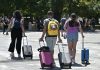 Τουρισμός: Οι αφίξεις δεν λένε πάντα την αλήθεια – Έως και 30% η μείωση της δαπάνης