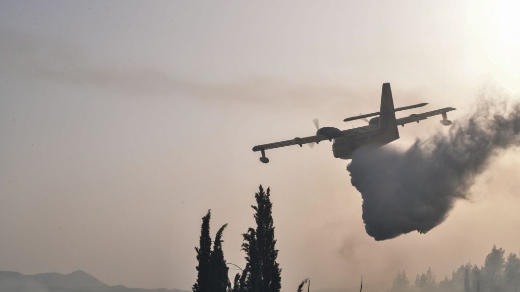 CANADAIR_PLANE