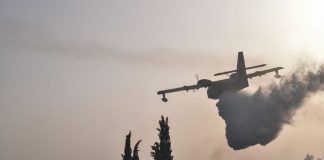Ανεξέλεγκτη η φωτιά στην Οινόη: Επεκτάθηκε σε πευκόφυτη περιοχή – Πάνω από 150 πυροσβέστες με 12 εναέρια στη μάχη, 112 και κλειστοί δρόμοι