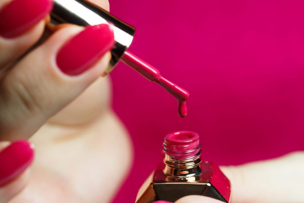 Drop-of-manicure-polish-close-up-Red-manicure-with-gel-polish-beautiful-female-nails-2048x1366-1-1536x1025