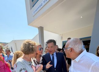 Εγκαινίασε την… ανακαίνιση στο Κέντρο Υγείας Σκοπέλου, αλλά δεν ανέφερε πως… λείπουν ιατροί και έχει πλωτό ασθενοφόρο δίχως καπετάνιο!