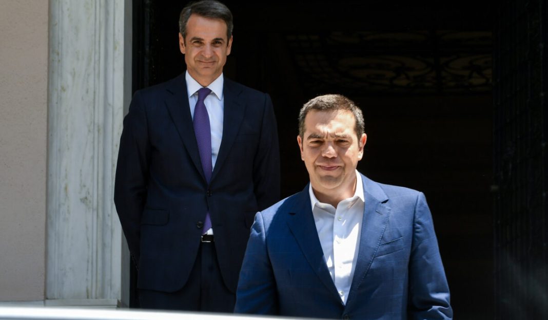 ΤΕΛΕΤΗ ΠΑΡΑΛΑΒΗΣ ΠΑΡΑΔΟΣΗΣ ΣΤΟΝ ΝΕΟ ΠΡΩΘΥΠΟΥΡΓΟ Κ. ΜΗΤΣΟΤΑΚΗ ΑΠΟ ΤΟΝ ΑΠΕΡΧΟΜΕΝΟ ΑΛ. ΤΣΙΠΡΑ (EUROKINISSI/ ΤΑΤΙΑΝΑ ΜΠΟΛΑΡΗ)