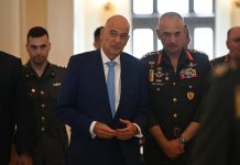 Η κυβέρνηση συνεχίζει να αγοράζει όπλα δισεκατομμυρίων χωρίς διαγωνισμούς και η αντιπολίτευση «μὴ μου τοὺς κύκλους τάραττε»