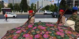 Έρχεται ο καύσωνας των «72 ωρών», με τον υδράργυρο να αγγίζει ακόμα και τους 43 βαθμούς (Photos/Video)