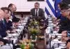 Μητσοτάκης στο Υπουργικό: Έχουμε μπροστά μας δύσκολες μέρες με τις φωτιές – Τιμούμε τους τρεις ήρωες πυροσβέστες